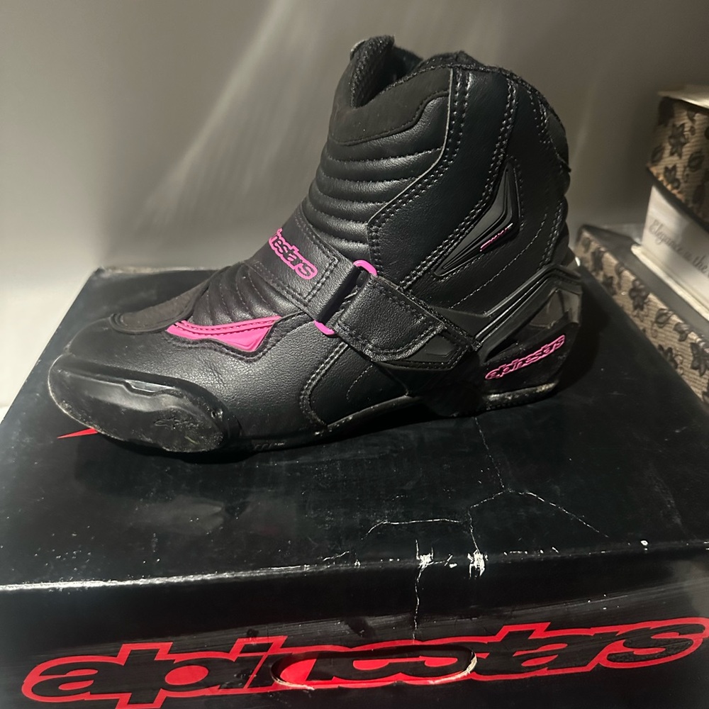 Alpinestars Black and Pink Athletic Shoes with Protective Design